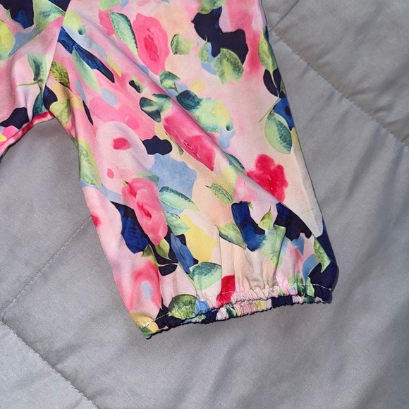 Floral Print Blouse with a Smocked Neckline Size Medium - Picture 4 of 4